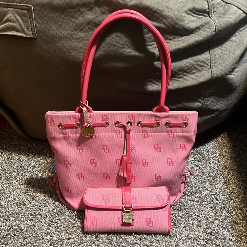 Dooney & Bourke Pink Shoulder Bag with Classic Design and MATCHING Wallet